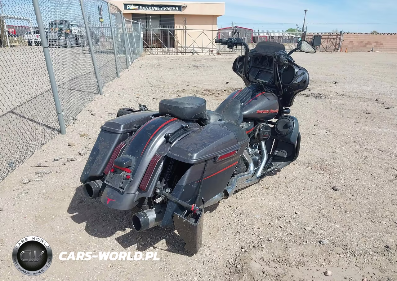 2018 Harley-Davidson Flhxse Cvo Street Glide VIN:1HD1PXL16JB954429 - 4