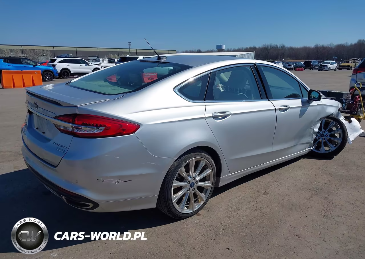 2018 Ford Fusion Platinum VIN:3FA6P0K91JR114002 - 4