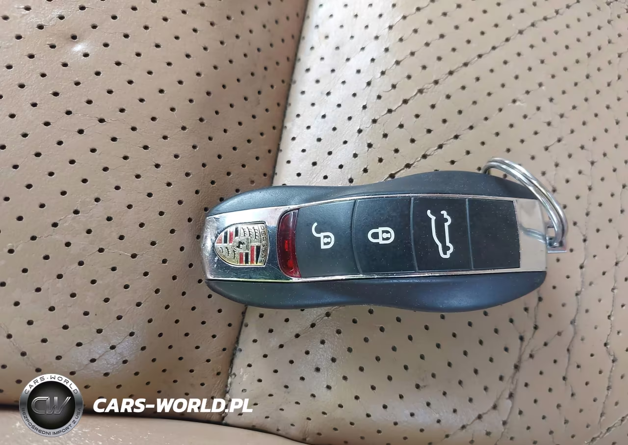2013 Porsche Cayenne VIN:WP1AA2A21DLA00038 - 11
