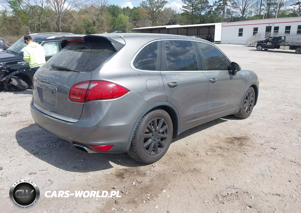 2013 Porsche Cayenne VIN:WP1AA2A21DLA00038 - 4