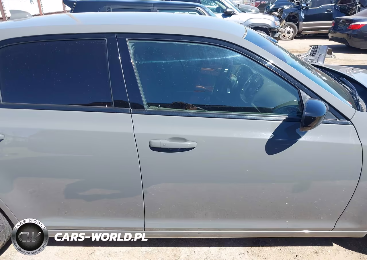 2019 Chrysler 300 Touring VIN:2C3CCAAG1KH570274 - 13