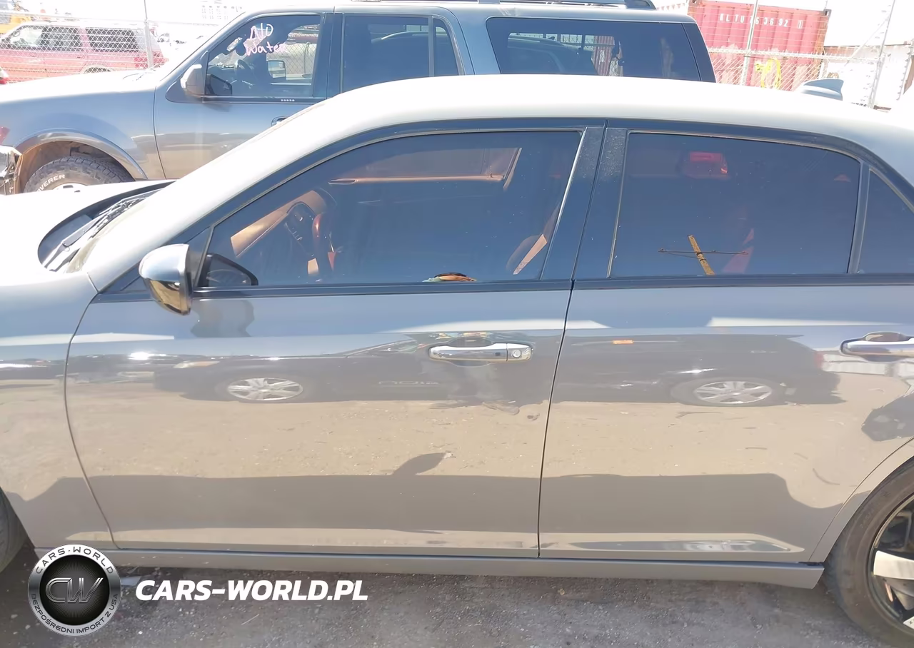 2019 Chrysler 300 Touring VIN:2C3CCAAG1KH570274 - 14