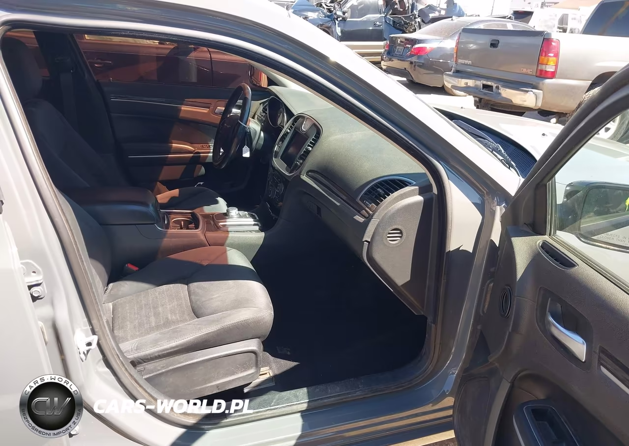 2019 Chrysler 300 Touring VIN:2C3CCAAG1KH570274 - 5
