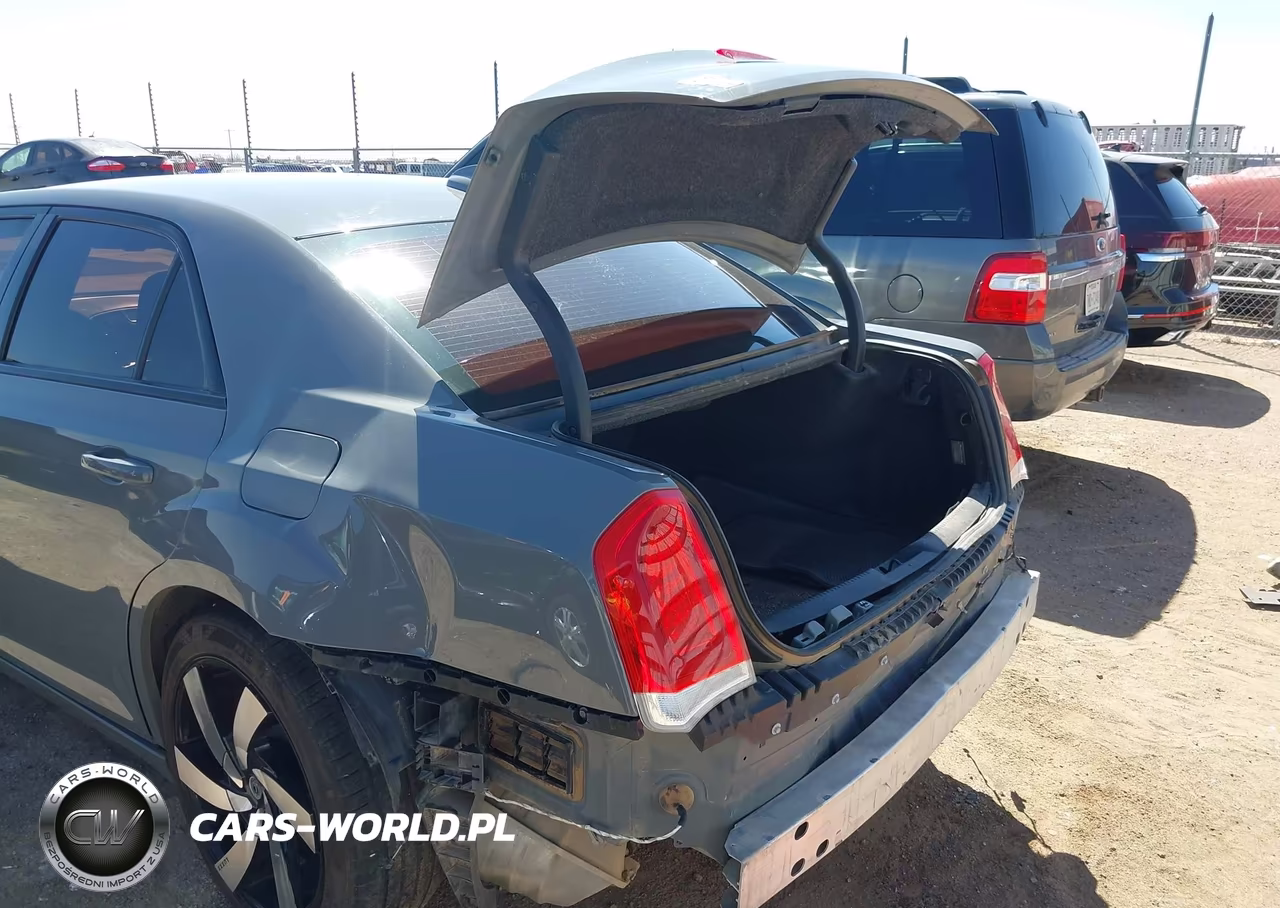 2019 Chrysler 300 Touring VIN:2C3CCAAG1KH570274 - 6