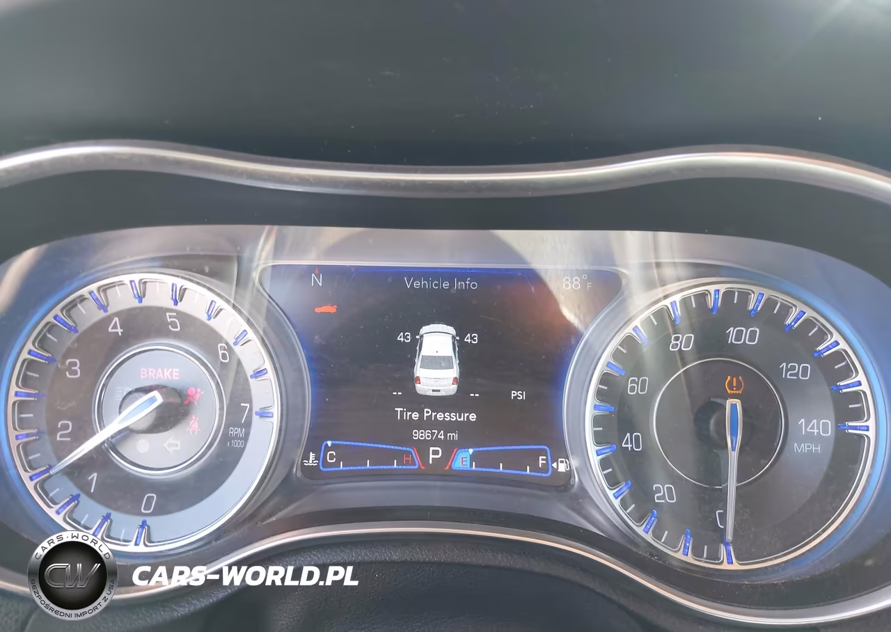 2019 Chrysler 300 Touring VIN:2C3CCAAG1KH570274 - 7