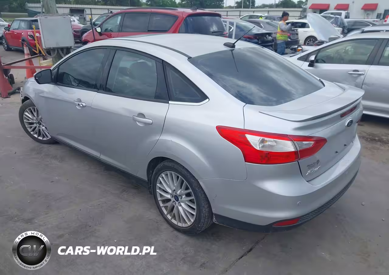 2014 Ford Focus Titanium VIN:1FADP3J23EL463325 - 3