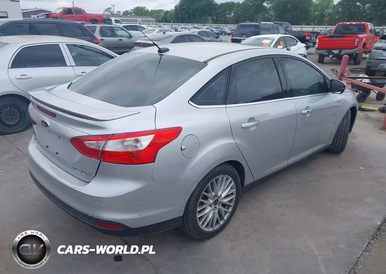 2014 Ford Focus Titanium VIN:1FADP3J23EL463325 - 4