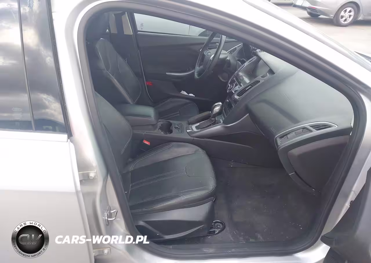 2014 Ford Focus Titanium VIN:1FADP3J23EL463325 - 5