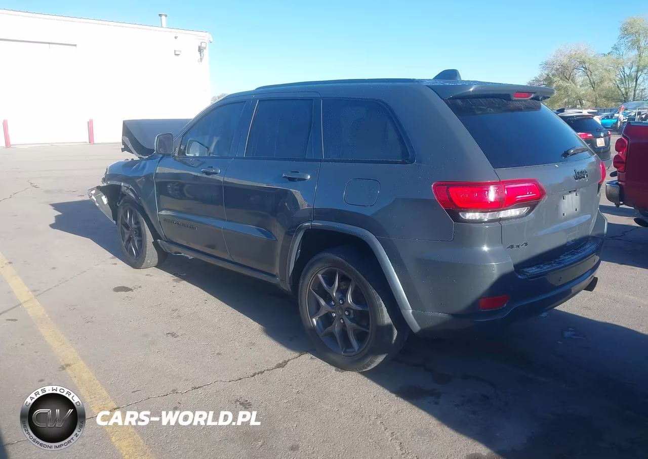 2018 Jeep Grand Cherokee Altitude 4X4 VIN:1C4RJFAG3JC407653 - 3