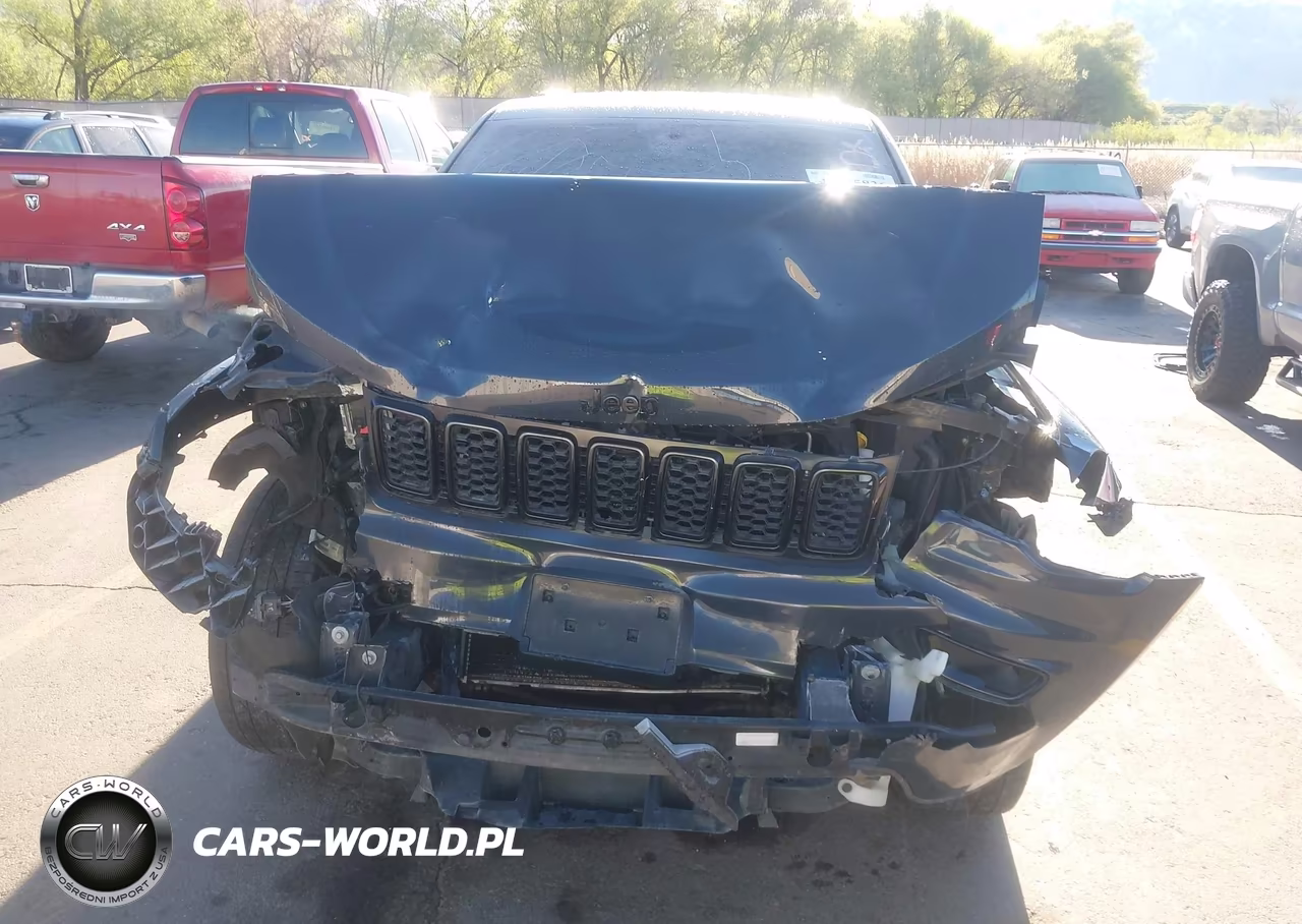 2018 Jeep Grand Cherokee Altitude 4X4 VIN:1C4RJFAG3JC407653 - 6