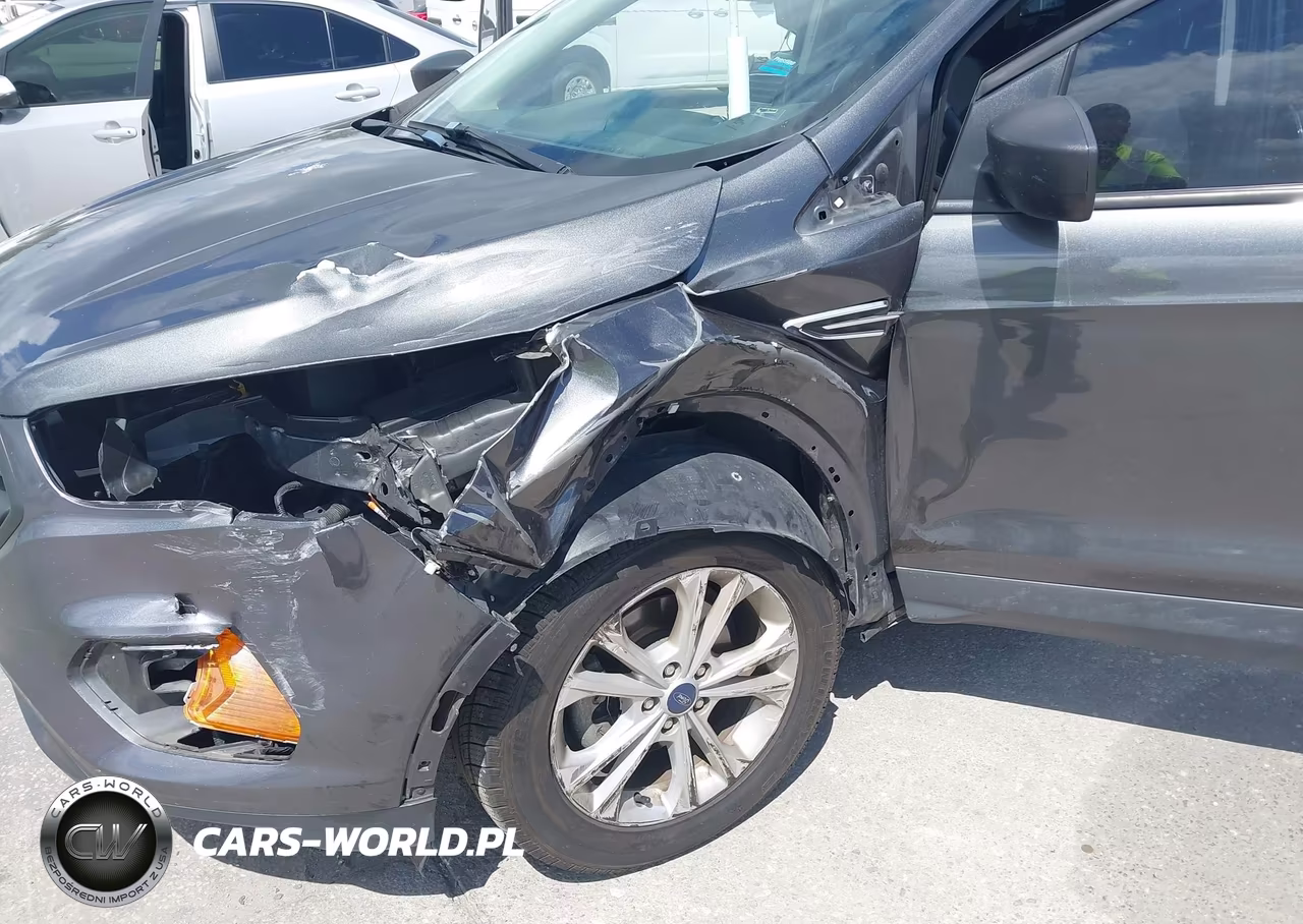 2018 Ford Escape S VIN:1FMCU0F7XJUB79904 - 6