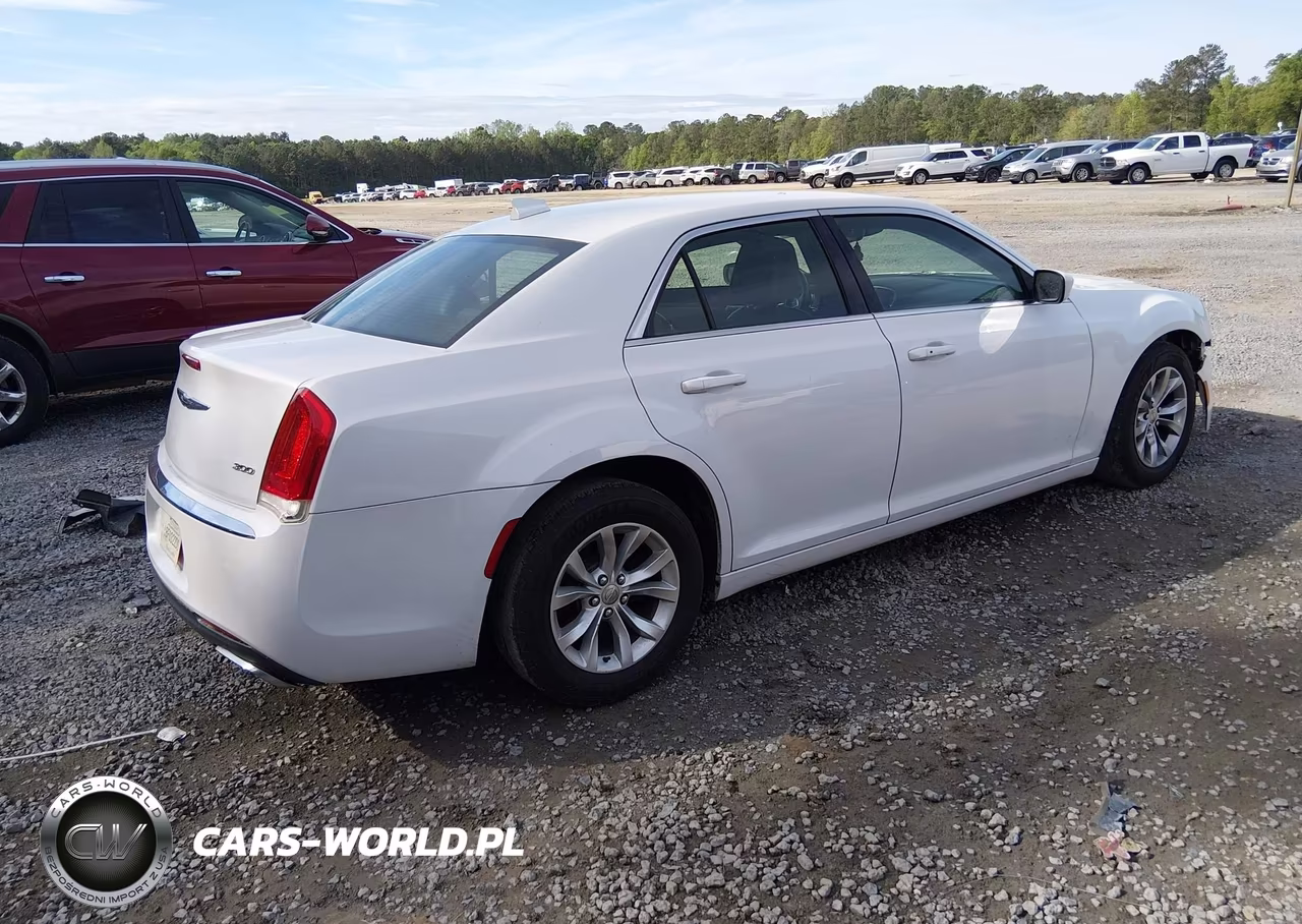 2016 Chrysler 300 Limited VIN:2C3CCAAG4GH141833 - 4