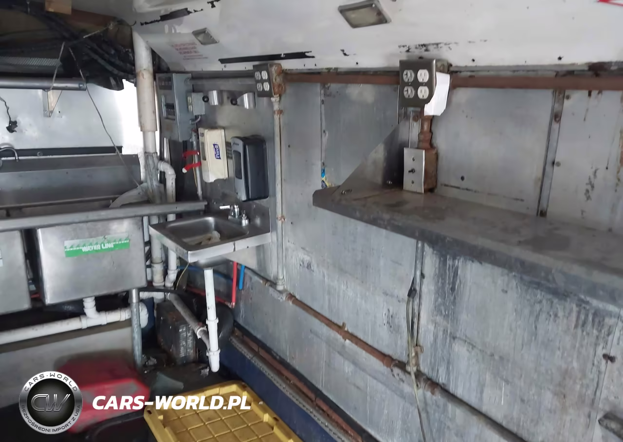 2008 Chevrolet Express Cutaway Work Van VIN:1GBJG316281234302 - 14