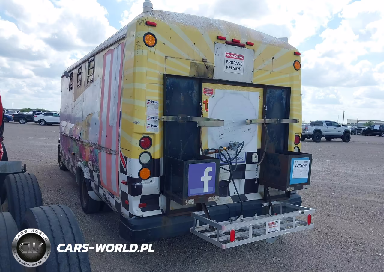 2008 Chevrolet Express Cutaway Work Van VIN:1GBJG316281234302 - 3