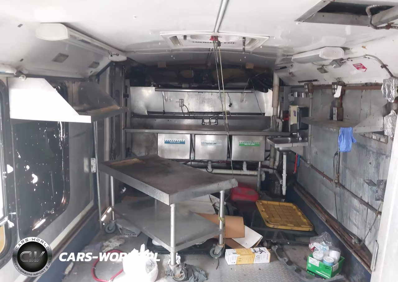 2008 Chevrolet Express Cutaway Work Van VIN:1GBJG316281234302 - 6