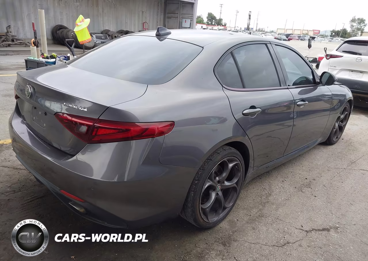 2017 Alfa Romeo Giulia Ti Rwd VIN:ZARFAECN6H7557466 - 4