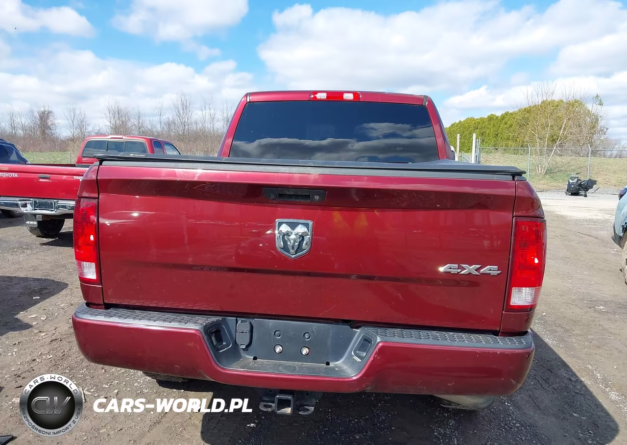2018 Ram 1500 Express 4X4 5'7 Box VIN:3C6RR7KG8JG235511 - 17