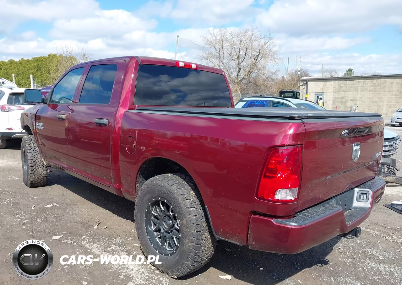 2018 Ram 1500 Express 4X4 5'7 Box VIN:3C6RR7KG8JG235511 - 3