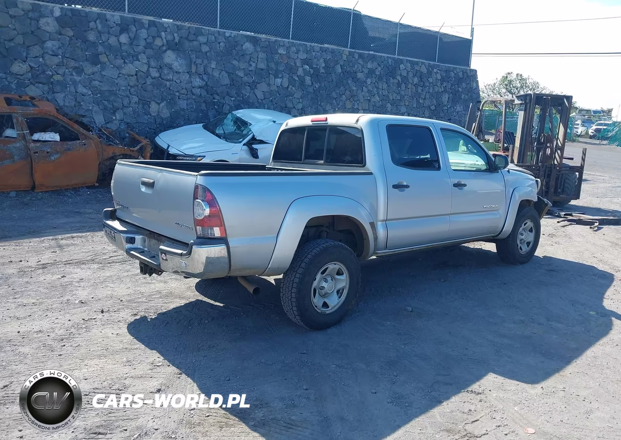 2013 Toyota Tacoma Base V6 VIN:3TMLU4EN9DM114577 - 4