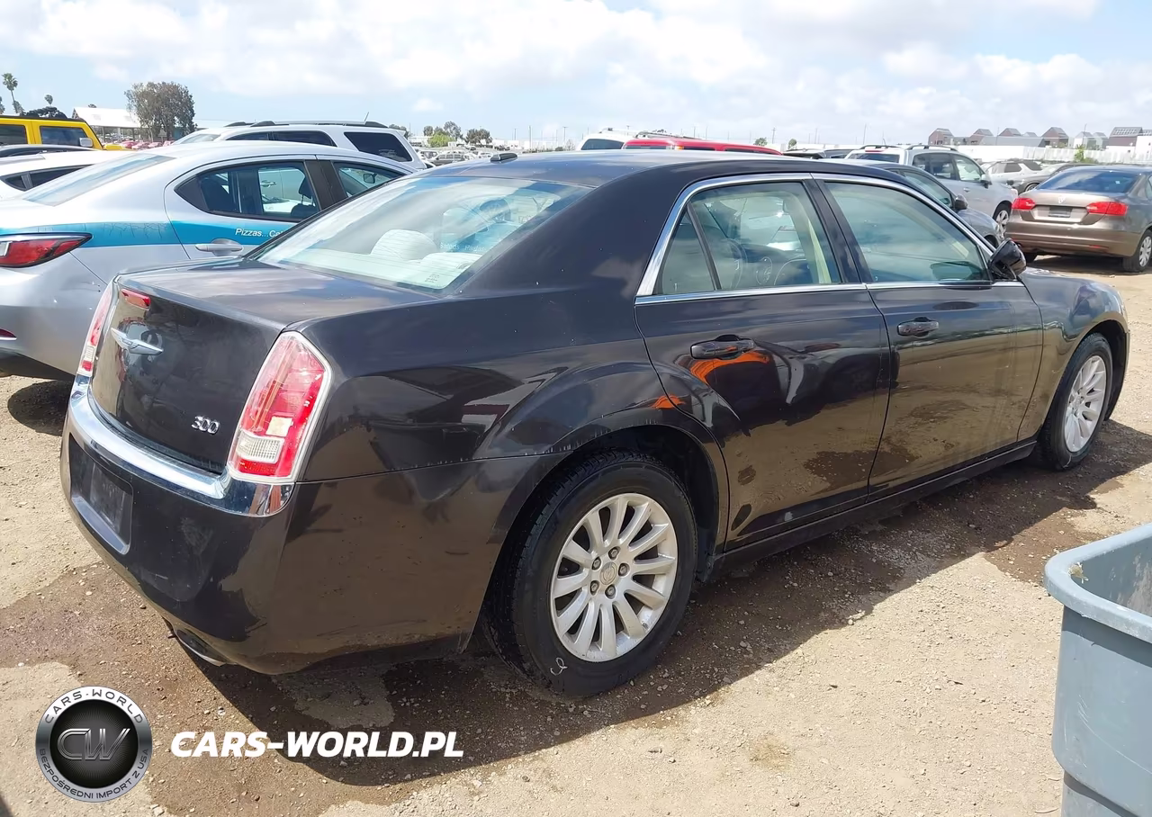 2012 Chrysler 300 VIN:2C3CCAAG2CH313173 - 4