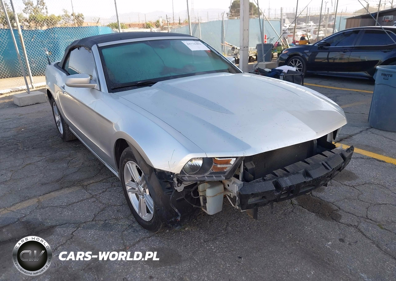 2010 Ford Mustang V6-V6 Premium