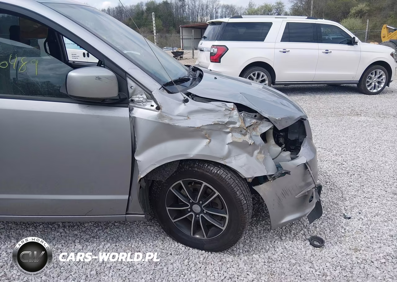 2018 Dodge Grand Caravan Gt VIN:2C4RDGEG1JR147283 - 13