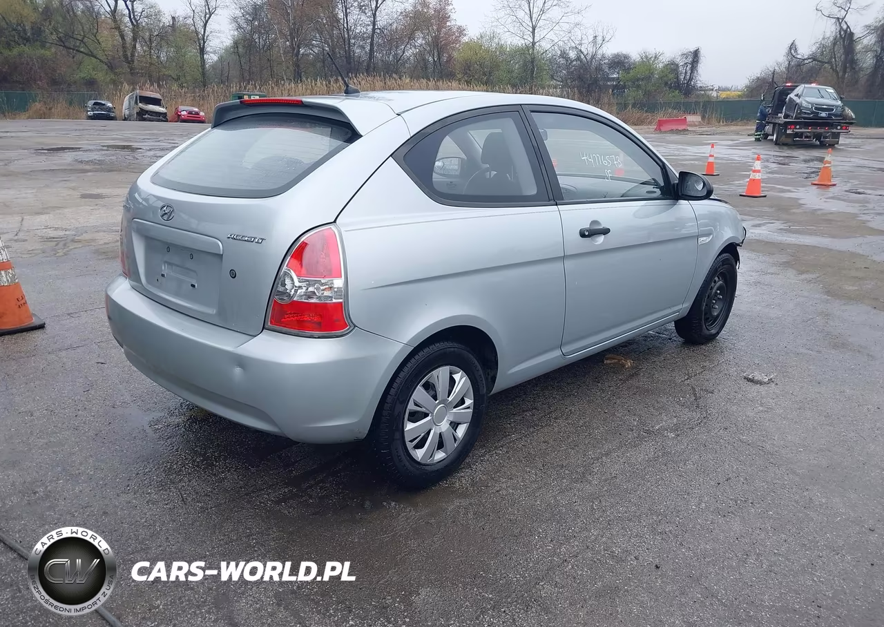2008 Hyundai Accent Gs VIN:KMHCM36CX8U058766 - 4