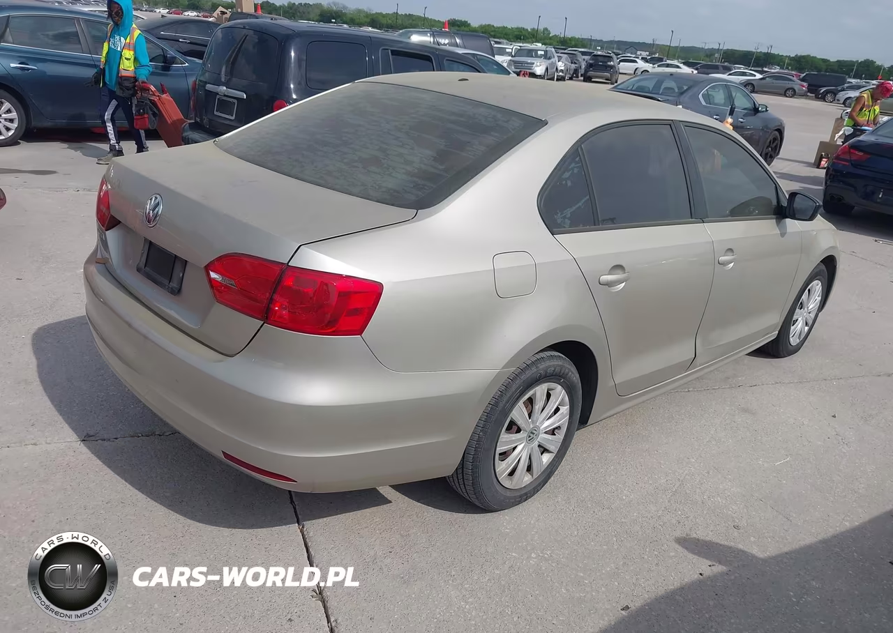 2013 Volkswagen Jetta 2.0L S VIN:3VW2K7AJ7DM318068 - 4