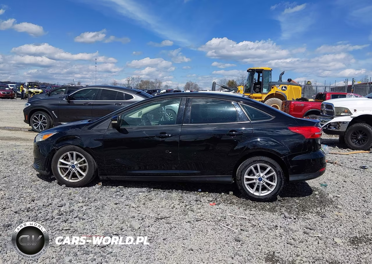 2017 Ford Focus Se VIN:1FADP3F24HL316749 - 14