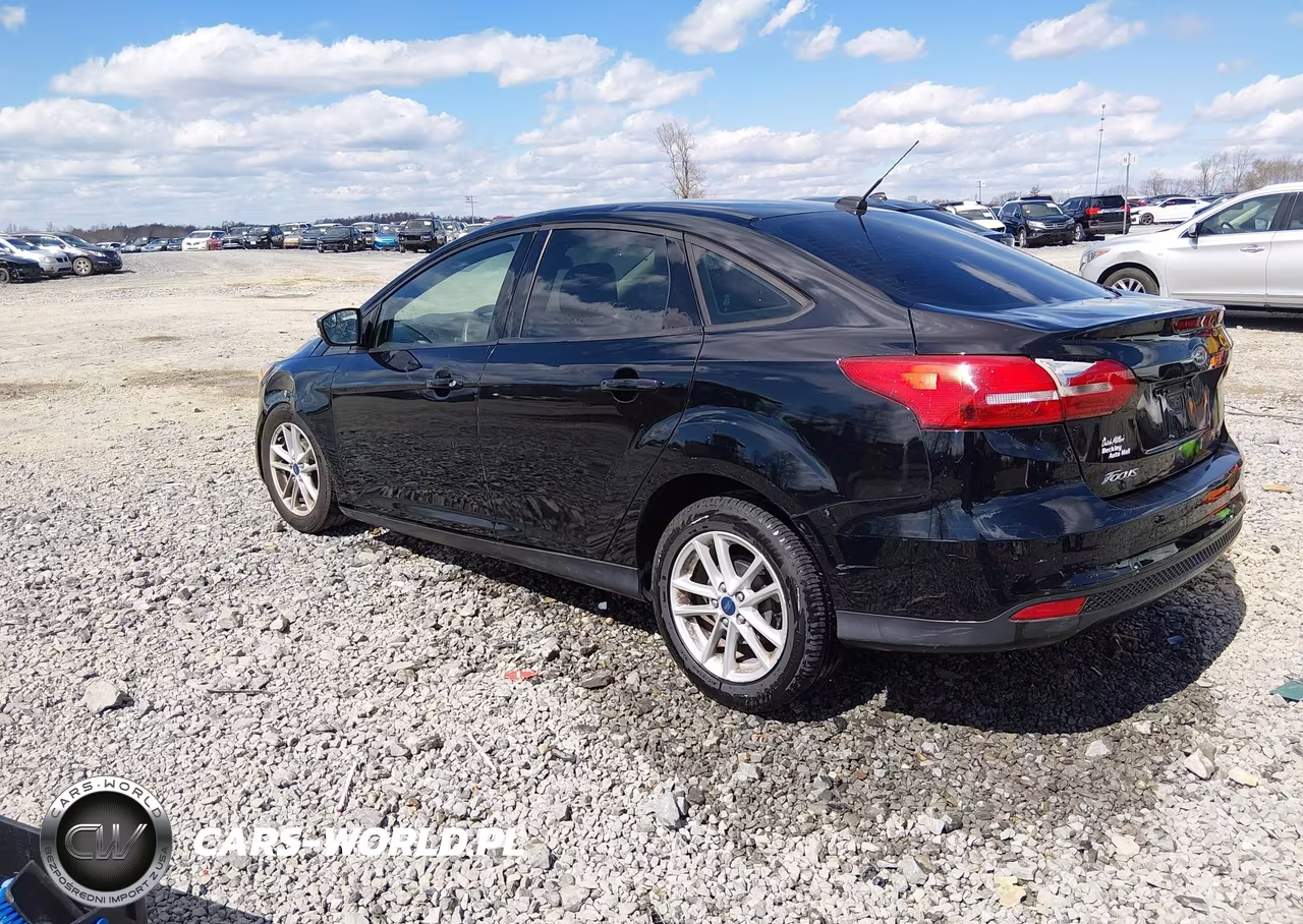 2017 Ford Focus Se VIN:1FADP3F24HL316749 - 3