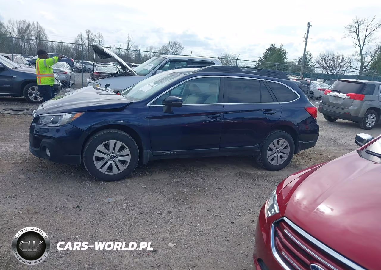 2018 Subaru Outback 2.5I Premium VIN:4S4BSAFC7J3210469 - 14