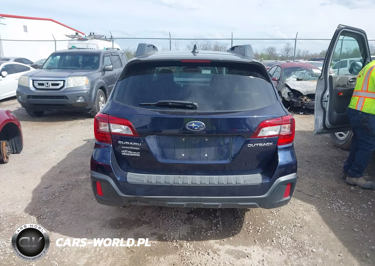 2018 Subaru Outback 2.5I Premium VIN:4S4BSAFC7J3210469 - 16