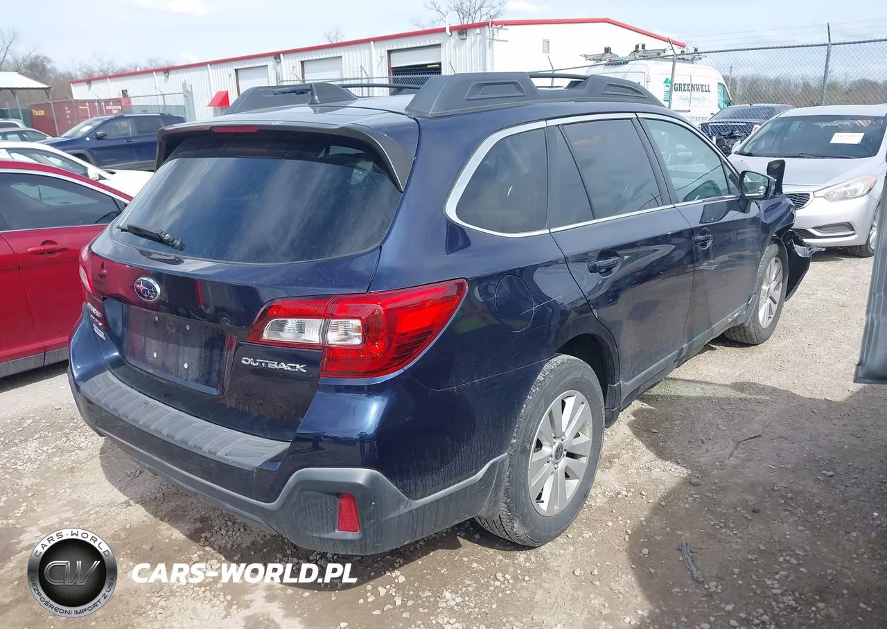 2018 Subaru Outback 2.5I Premium VIN:4S4BSAFC7J3210469 - 4