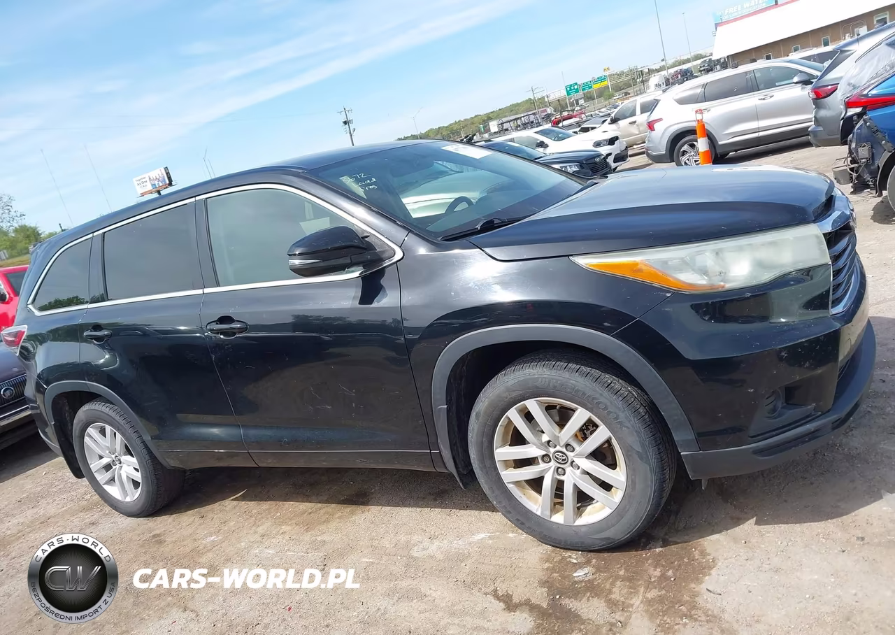 2016 Toyota Highlander Le V6 VIN:5TDBKRFH3GS259173 - 14