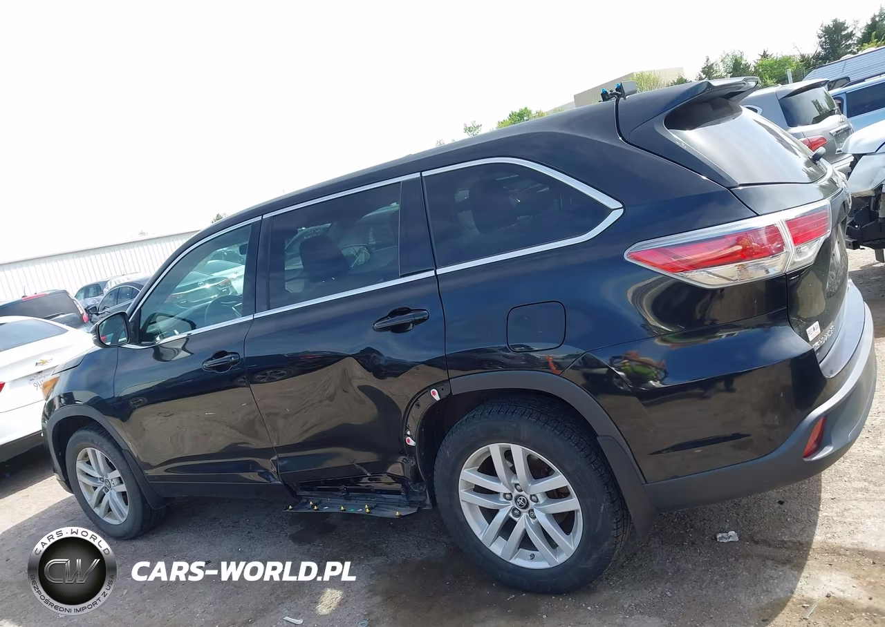 2016 Toyota Highlander Le V6 VIN:5TDBKRFH3GS259173 - 15