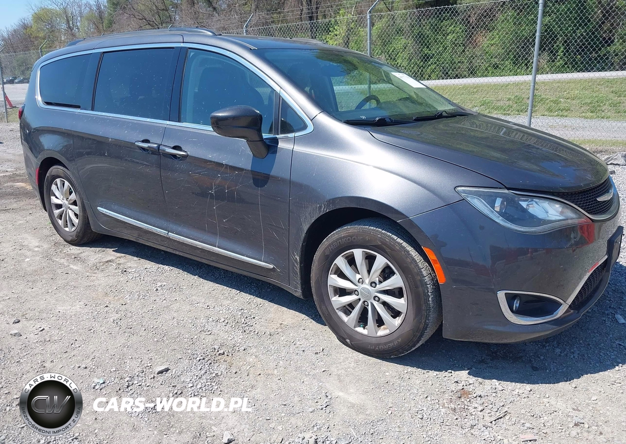2017 Chrysler Pacifica Touring-L