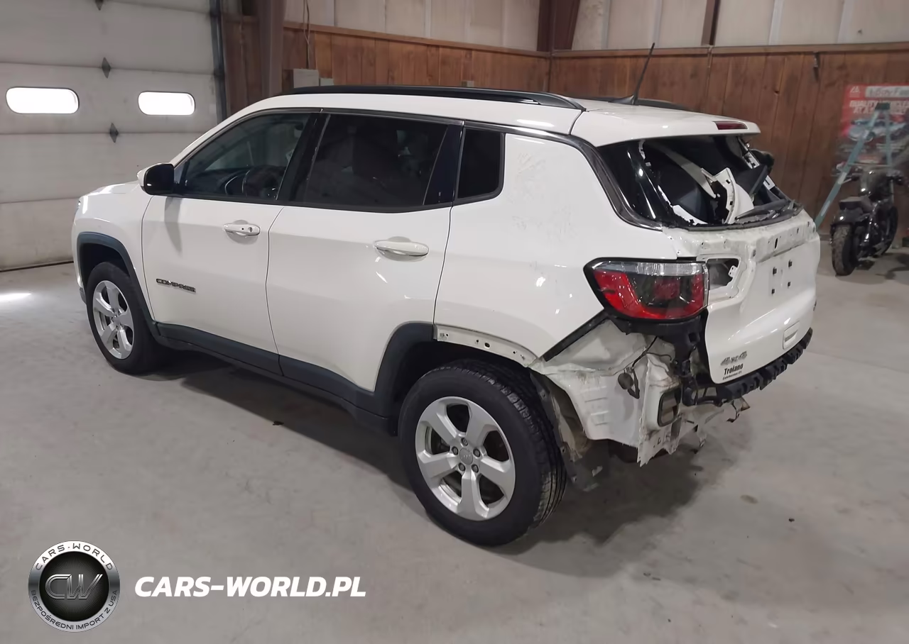 2019 Jeep Compass Latitude 4X4 VIN:3C4NJDBB5KT734454 - 3