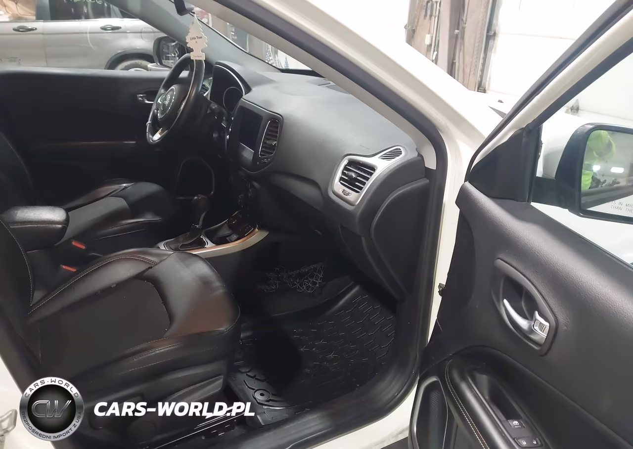 2019 Jeep Compass Latitude 4X4 VIN:3C4NJDBB5KT734454 - 5