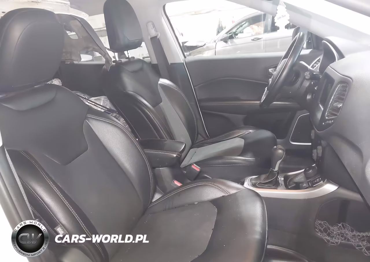 2019 Jeep Compass Latitude 4X4 VIN:3C4NJDBB5KT734454 - 8
