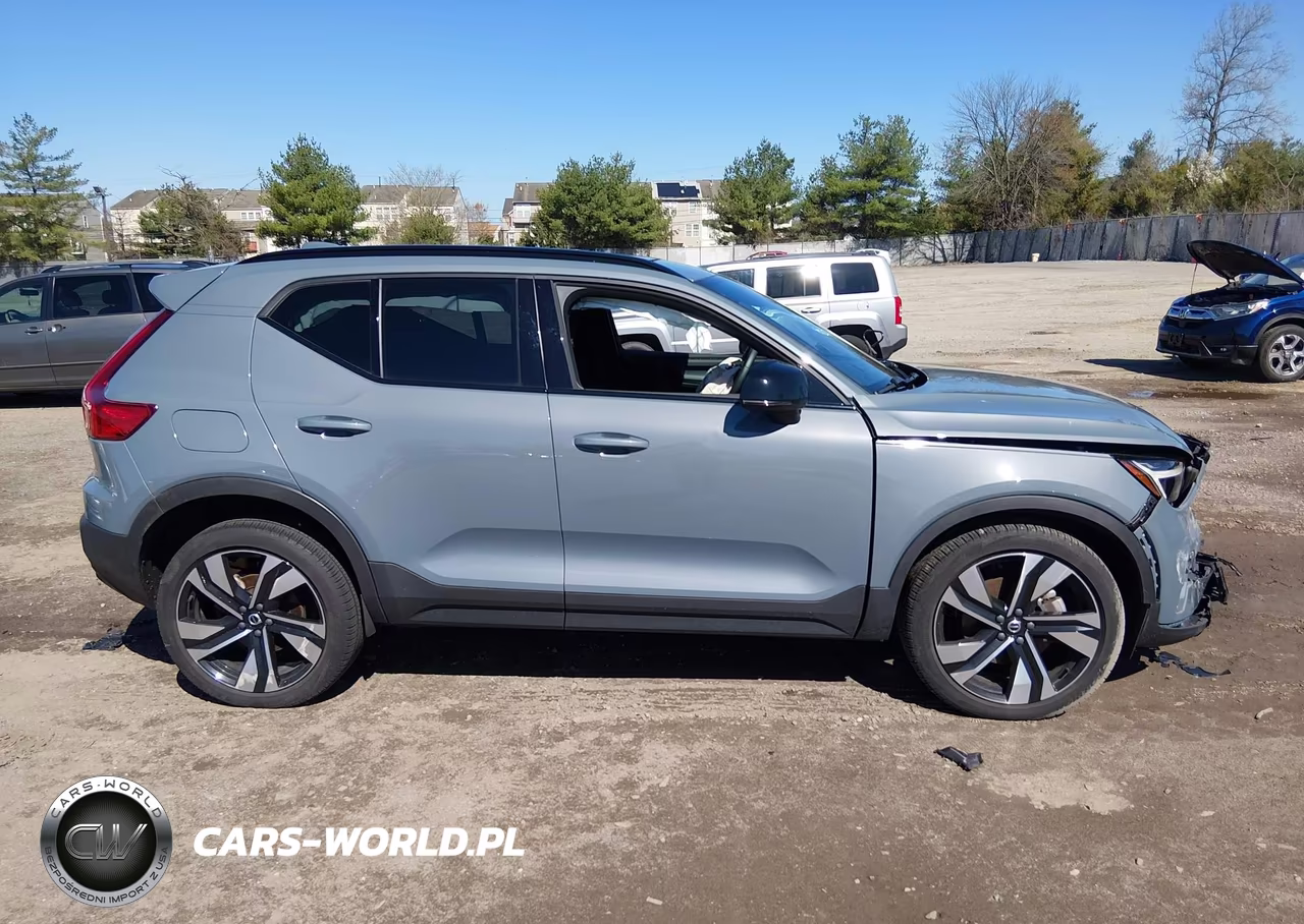 2023 Volvo Xc40 B5 Plus Dark Theme VIN:YV4L12UWXP2114104 - 13