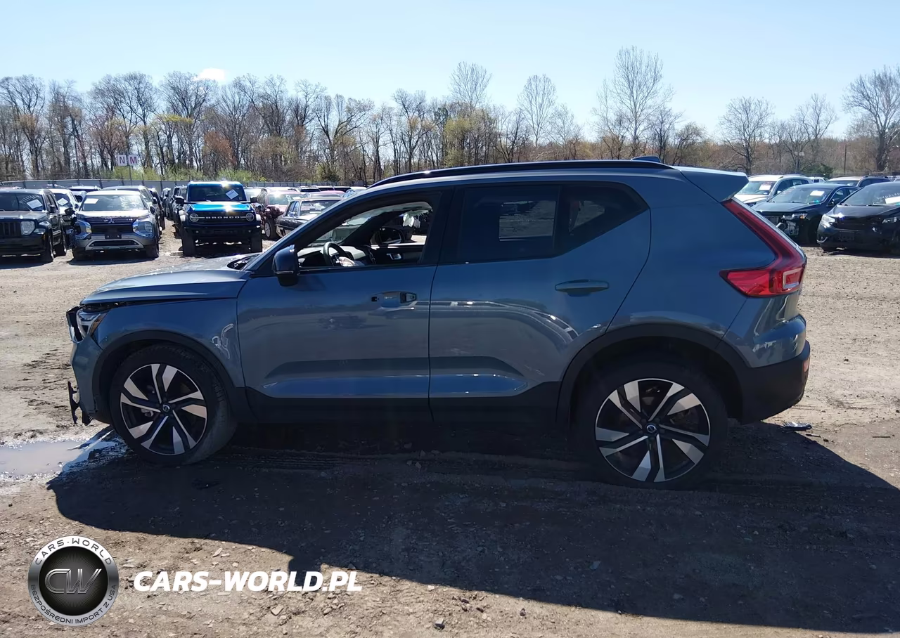 2023 Volvo Xc40 B5 Plus Dark Theme VIN:YV4L12UWXP2114104 - 14