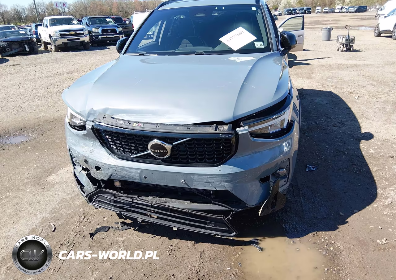 2023 Volvo Xc40 B5 Plus Dark Theme VIN:YV4L12UWXP2114104 - 17