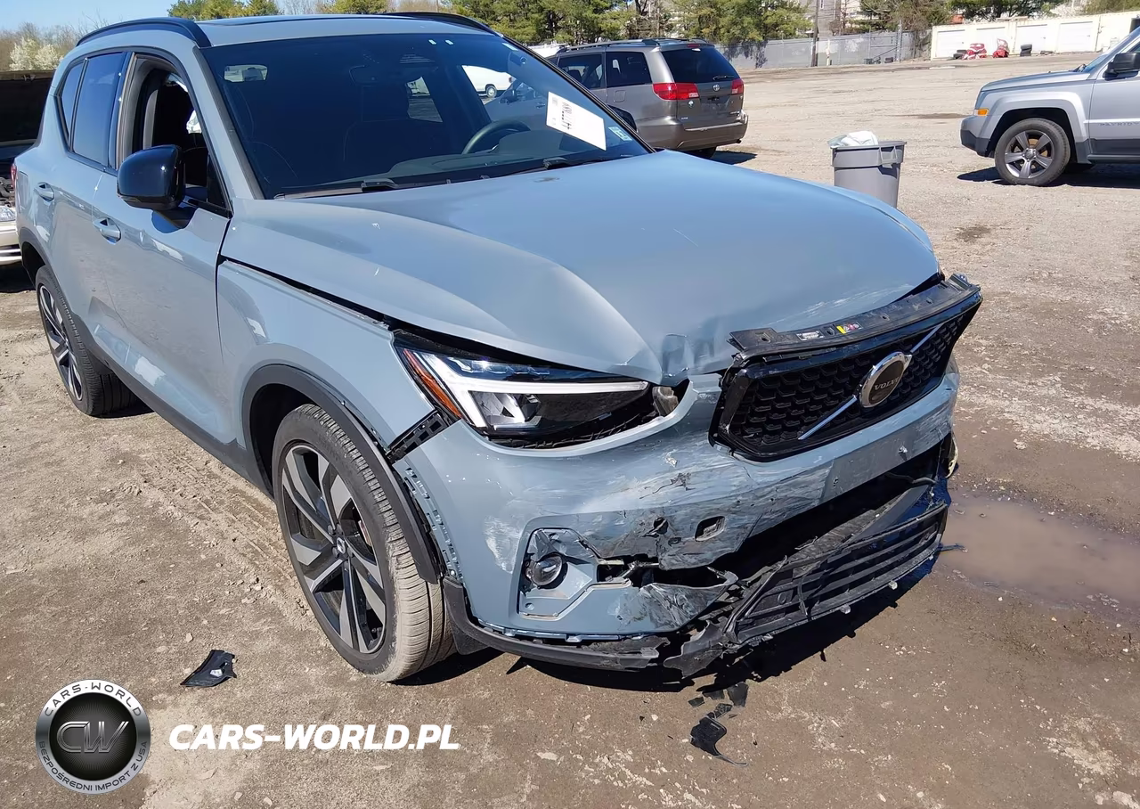 2023 Volvo Xc40 B5 Plus Dark Theme VIN:YV4L12UWXP2114104 - 18