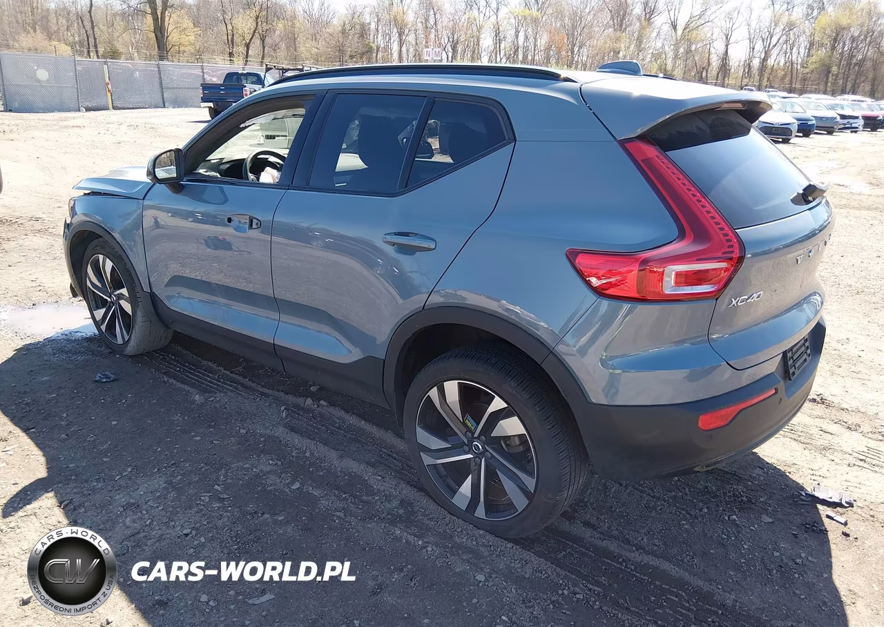 2023 Volvo Xc40 B5 Plus Dark Theme VIN:YV4L12UWXP2114104 - 3
