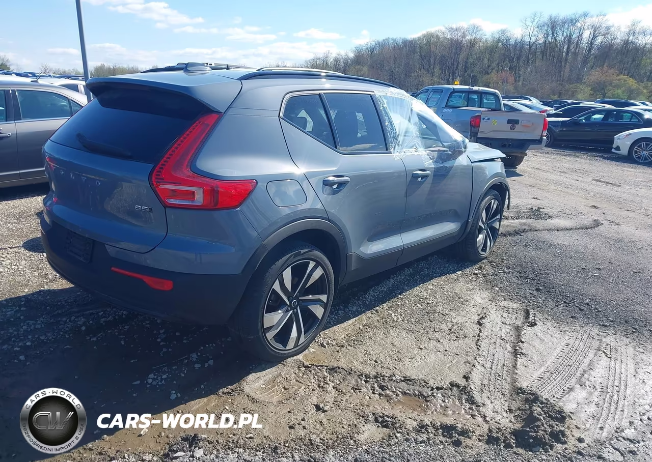2023 Volvo Xc40 B5 Plus Dark Theme VIN:YV4L12UWXP2114104 - 4