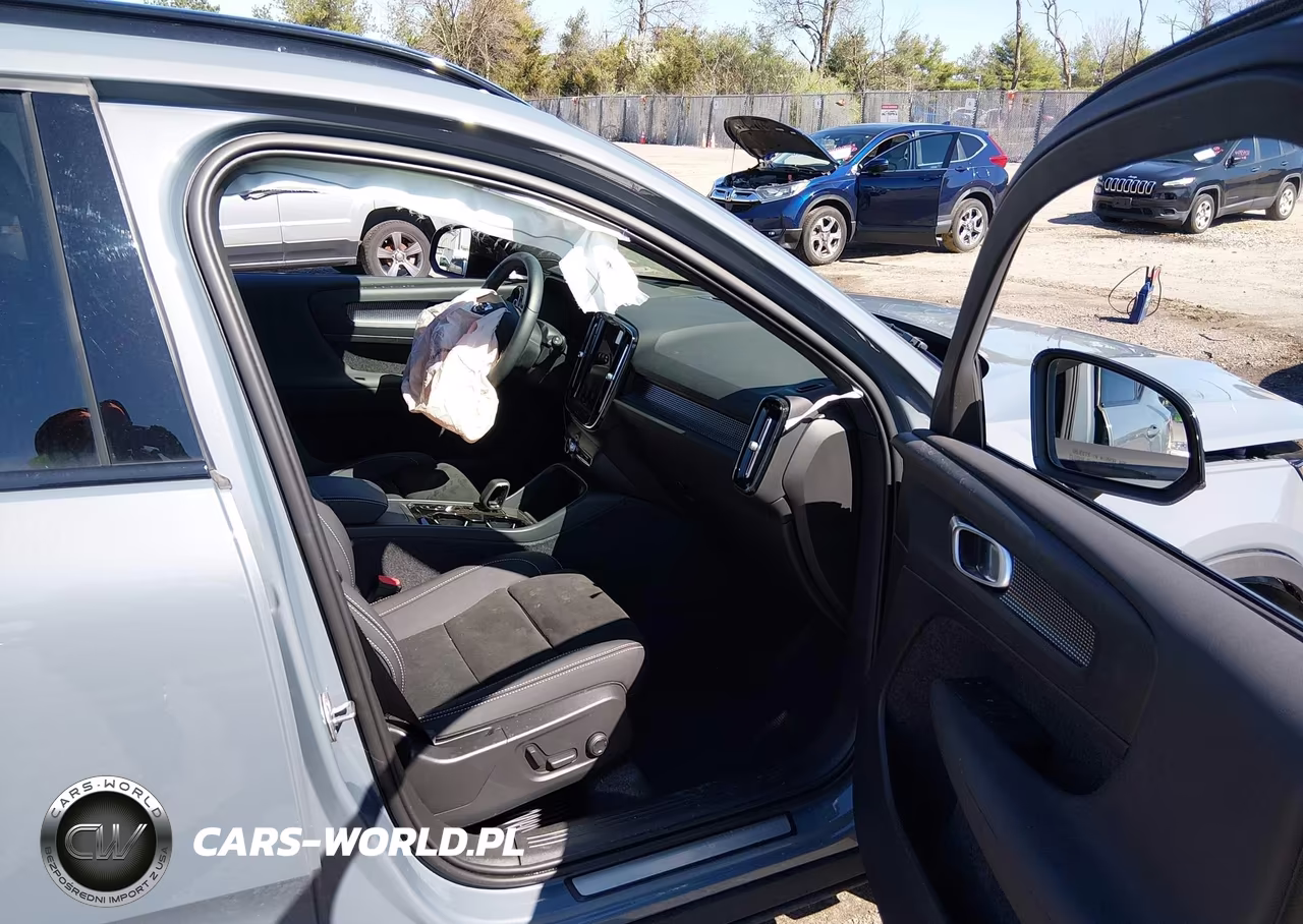 2023 Volvo Xc40 B5 Plus Dark Theme VIN:YV4L12UWXP2114104 - 5
