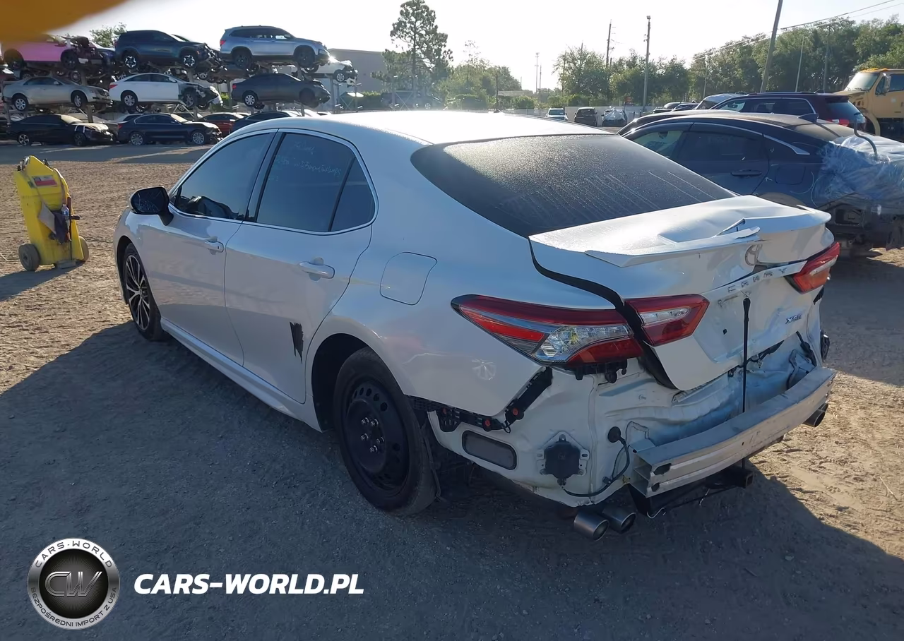 2018 Toyota Camry Xse VIN:4T1B61HK3JU116656 - 3