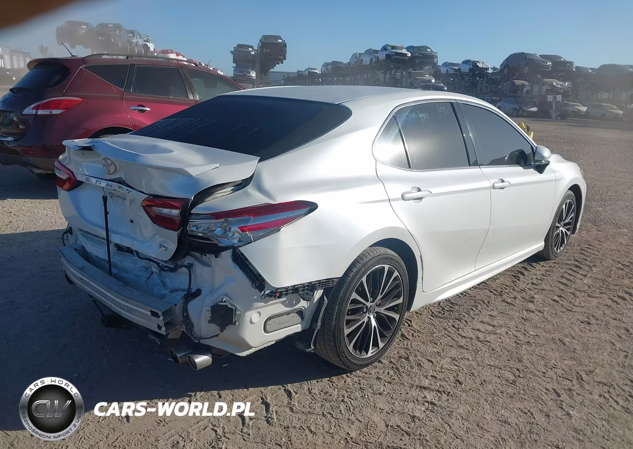 2018 Toyota Camry Xse VIN:4T1B61HK3JU116656 - 4