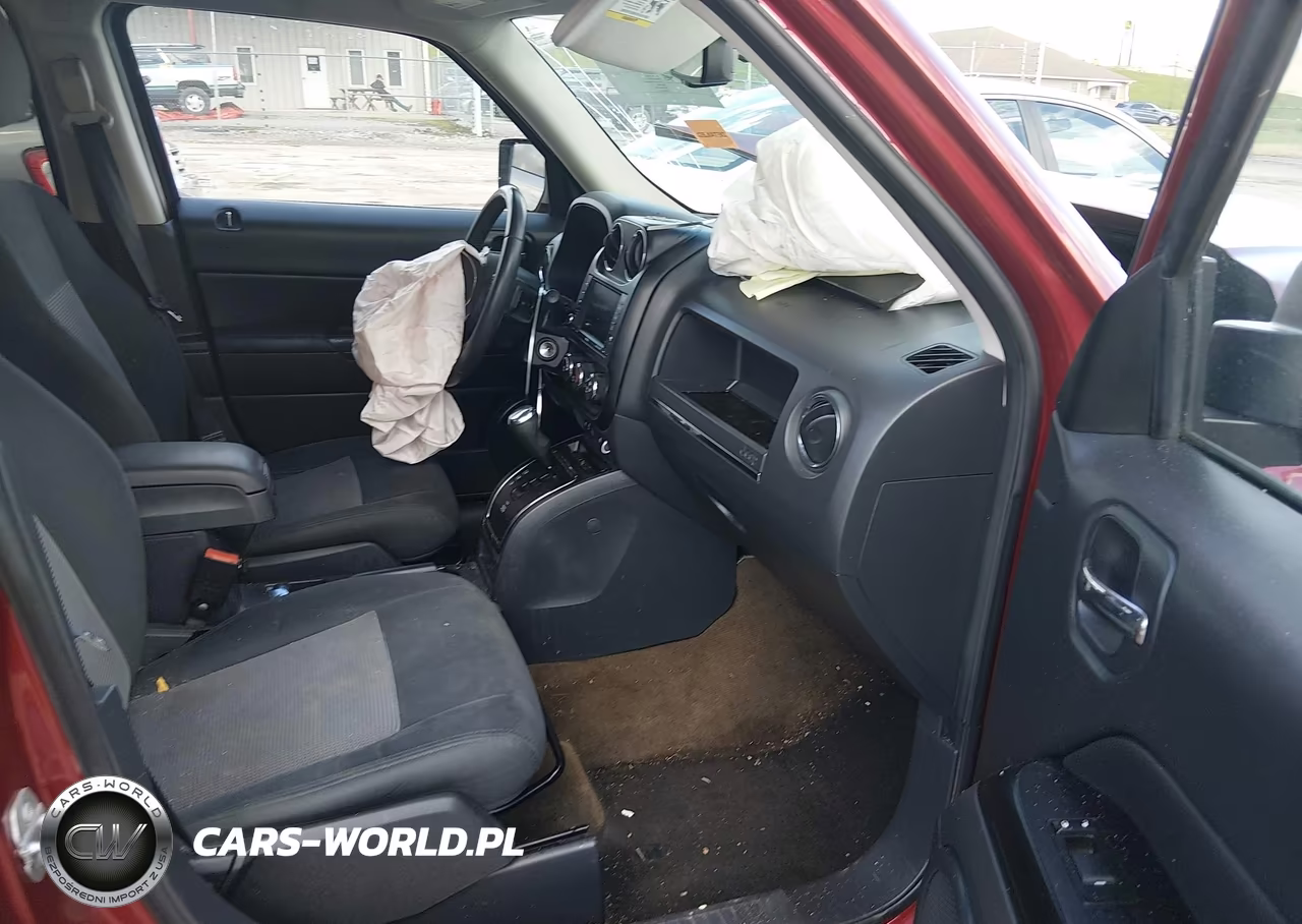 2016 Jeep Patriot Latitude VIN:1C4NJRFB5GD627828 - 5