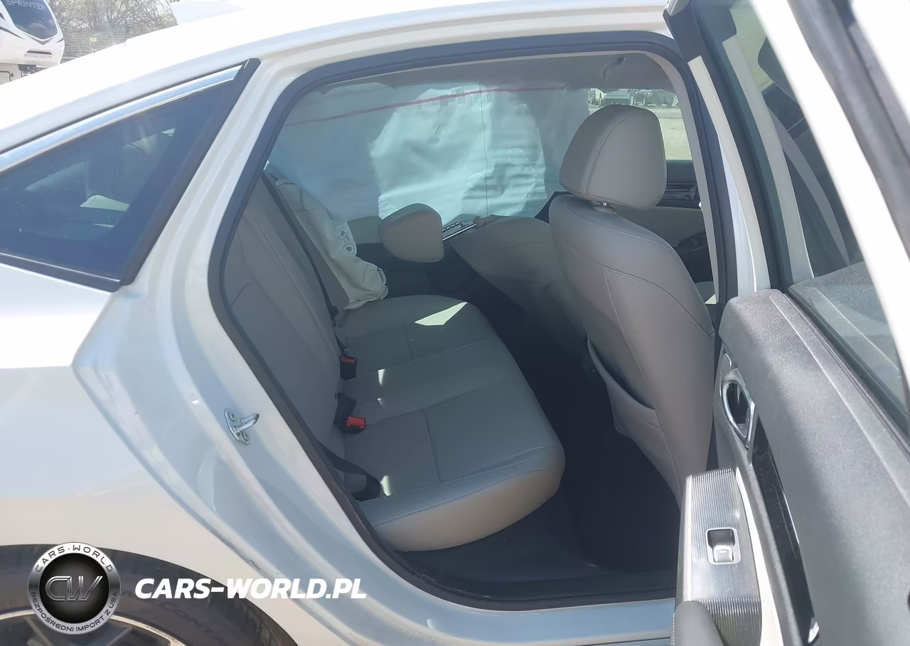 2024 Honda Civic Touring VIN:2HGFE1F95RH332470 - 8